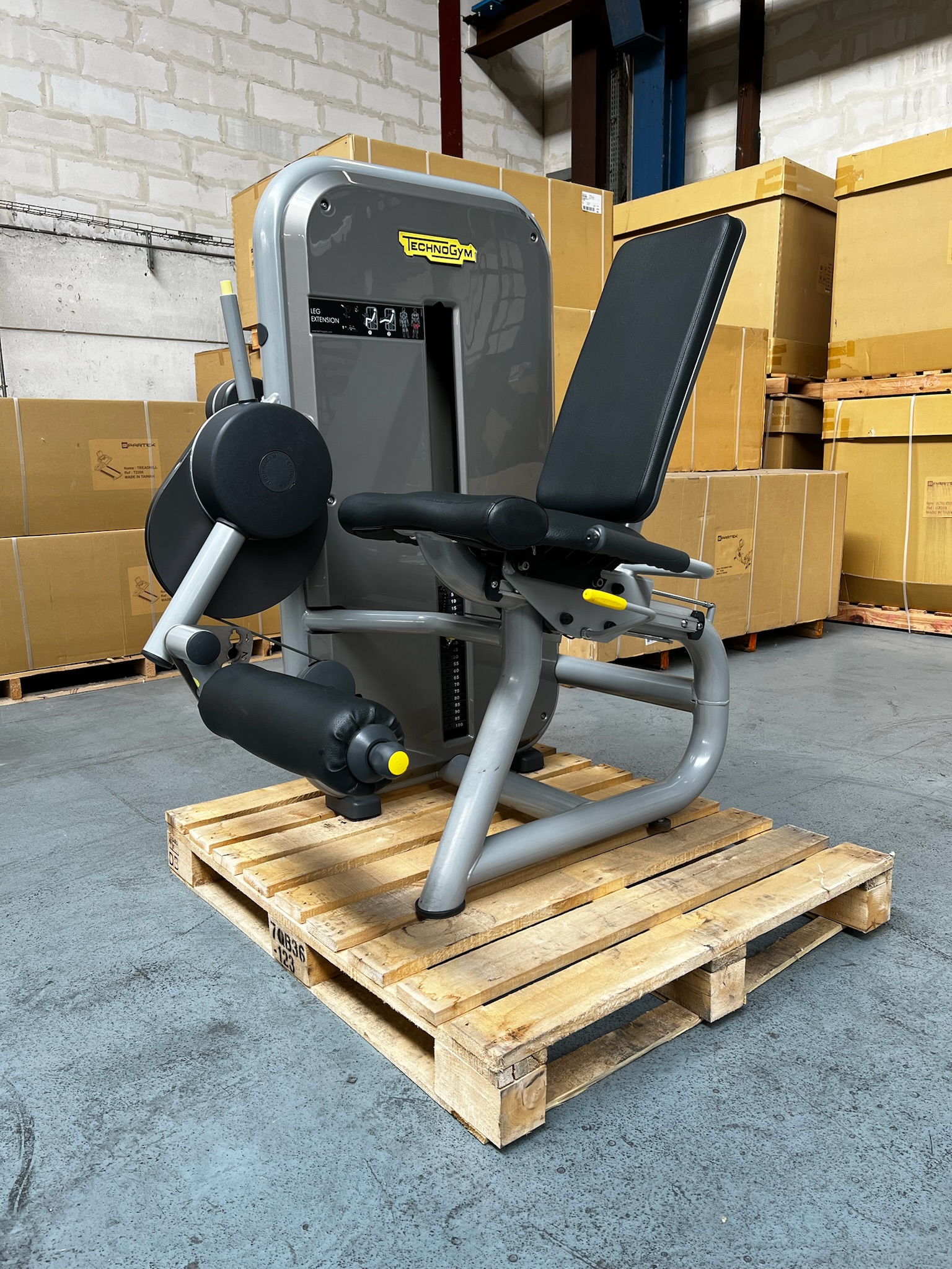 Leg Extension MB300 Element Technogym