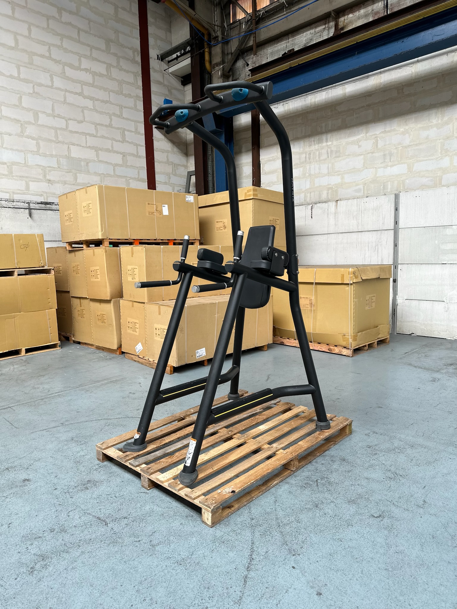 VKR W / Chin Matrix MG-A63C Magnum BLACK