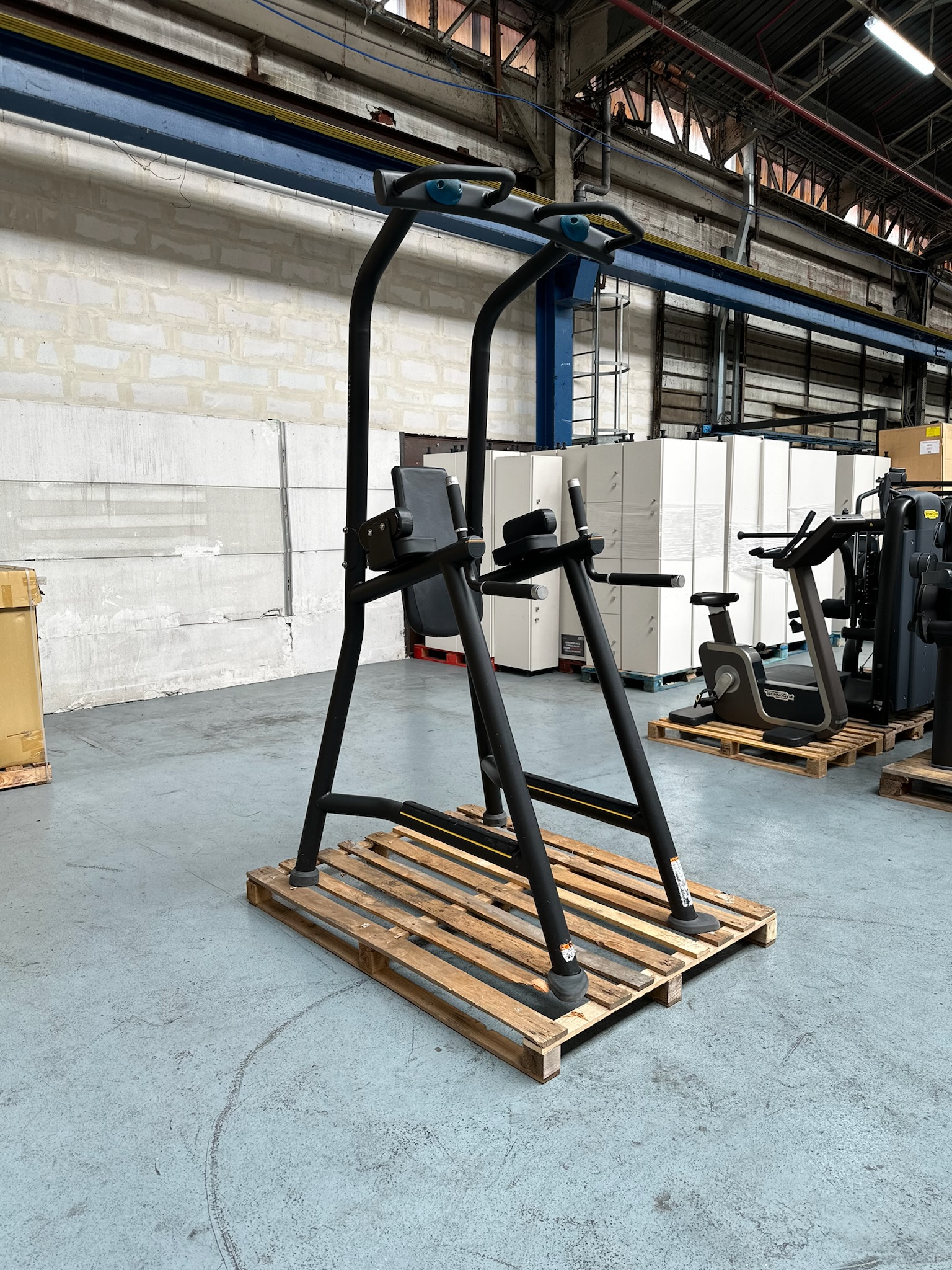 VKR W / Chin Matrix MG-A63C Magnum BLACK – Image 2