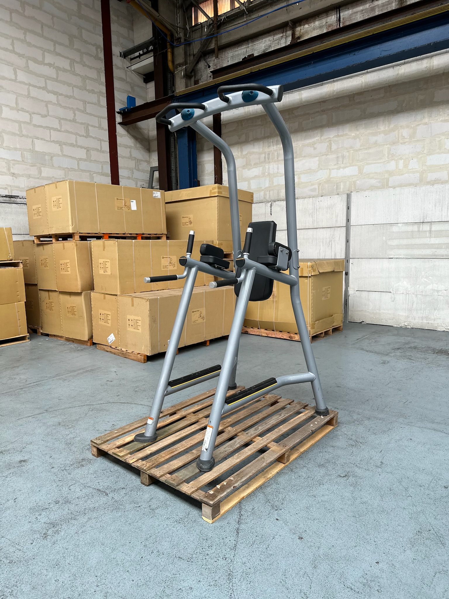 VKR W / Chin Matrix MG-A63C Magnum Silver