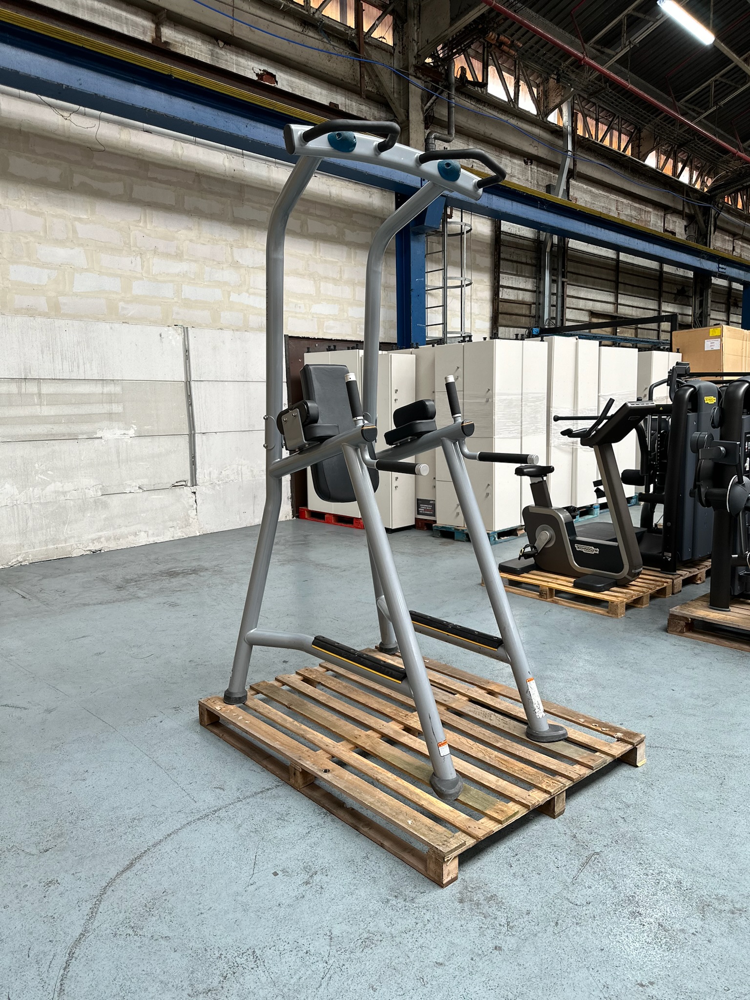 VKR W / Chin Matrix MG-A63C Magnum Silver – Image 2