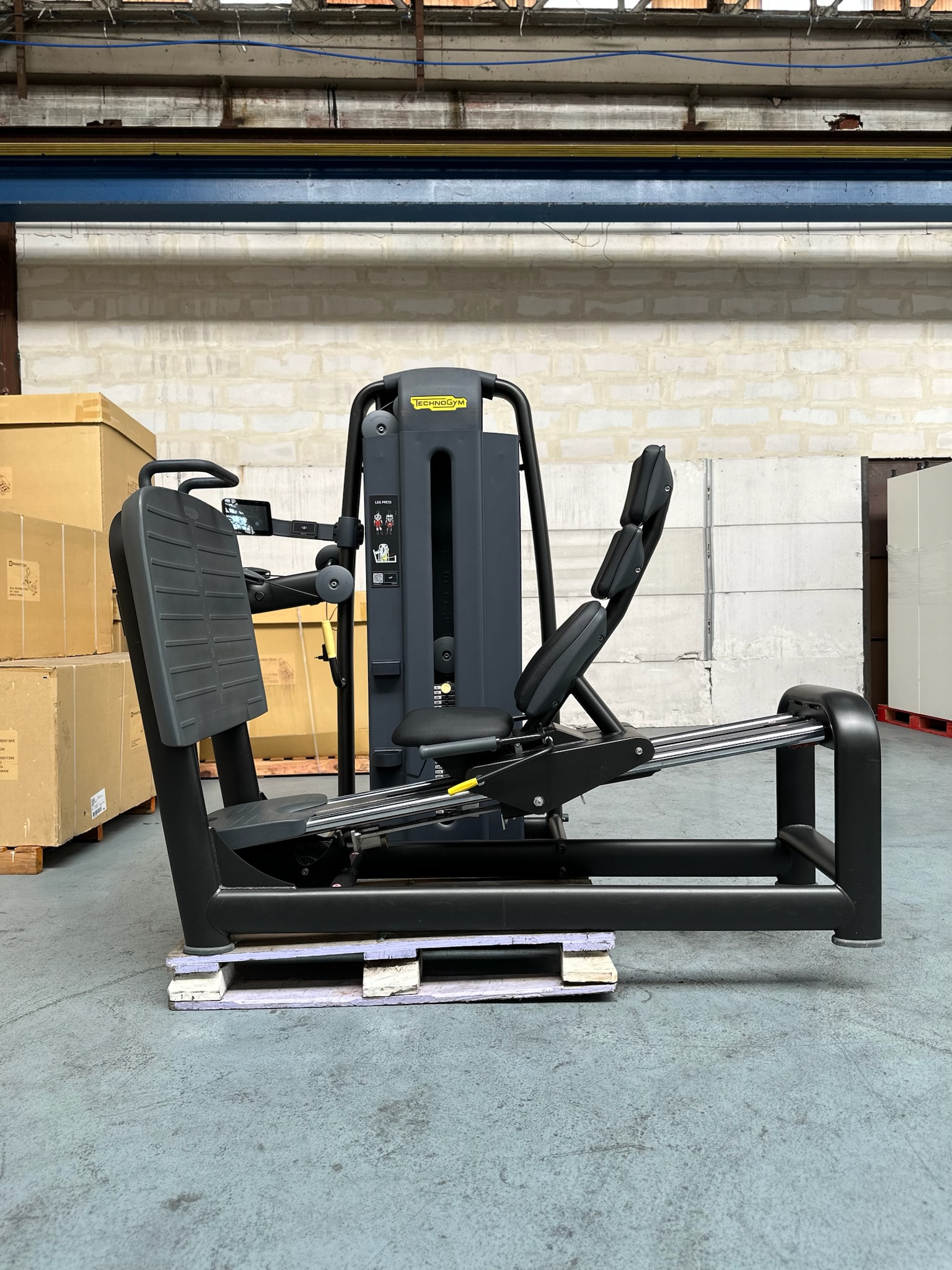 Leg Press Technogym ML51 Selection 900 Meteor Black – Image 2