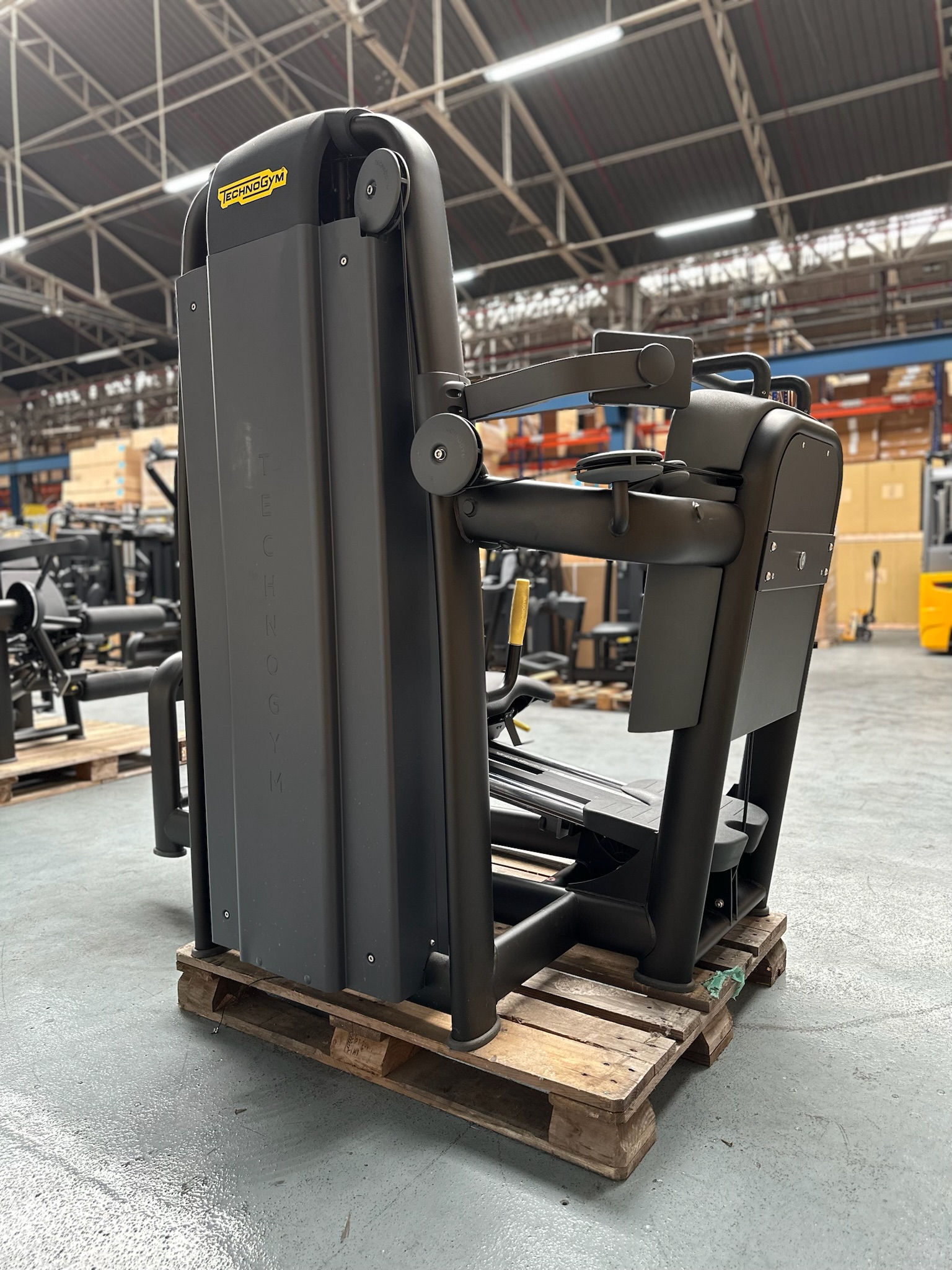 Leg Press Technogym ML51 Selection 900 Meteor Black – Image 4