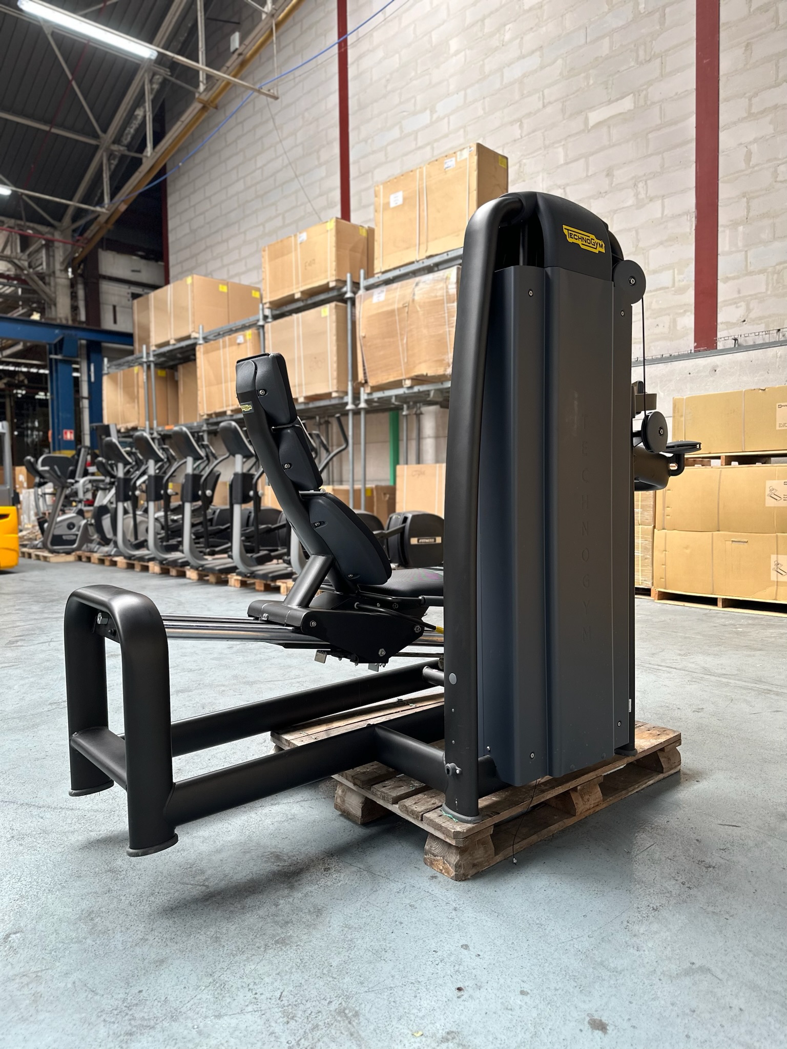 Leg Press Technogym ML51 Selection 900 Meteor Black – Image 5