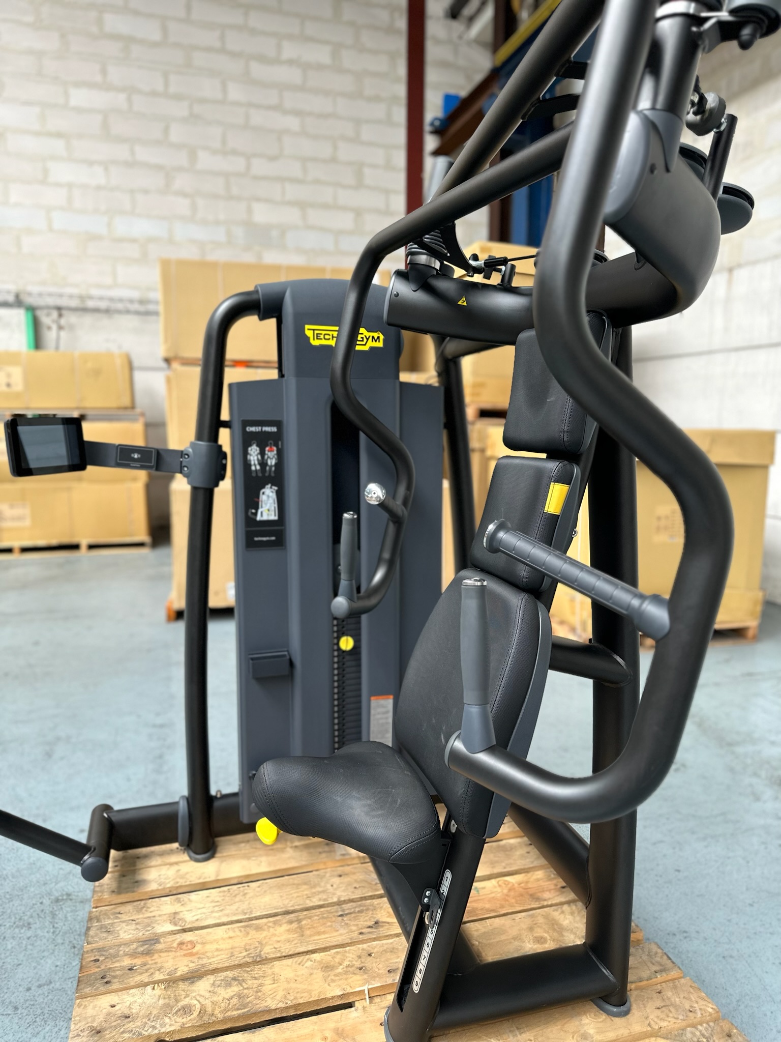 Chest Press Technogym ML70 Selection 900 Meteor Black – Image 2
