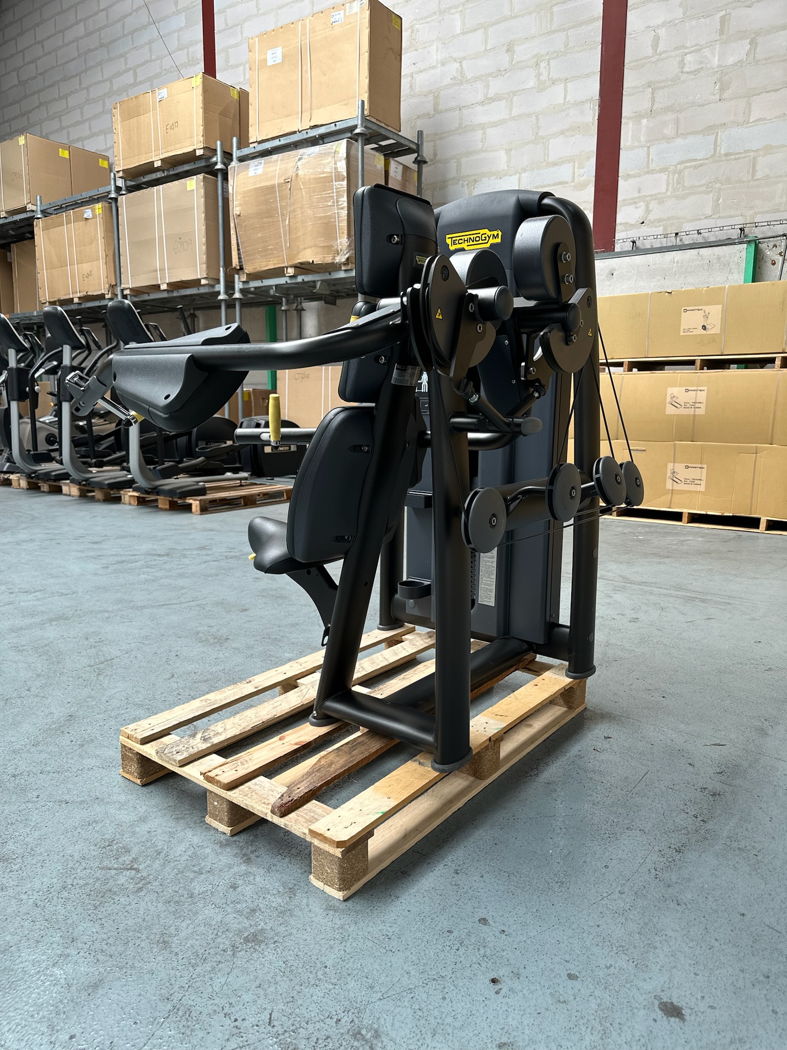 Delts Machine Technogym ML93 Selection 900 Meteor Black – Image 3