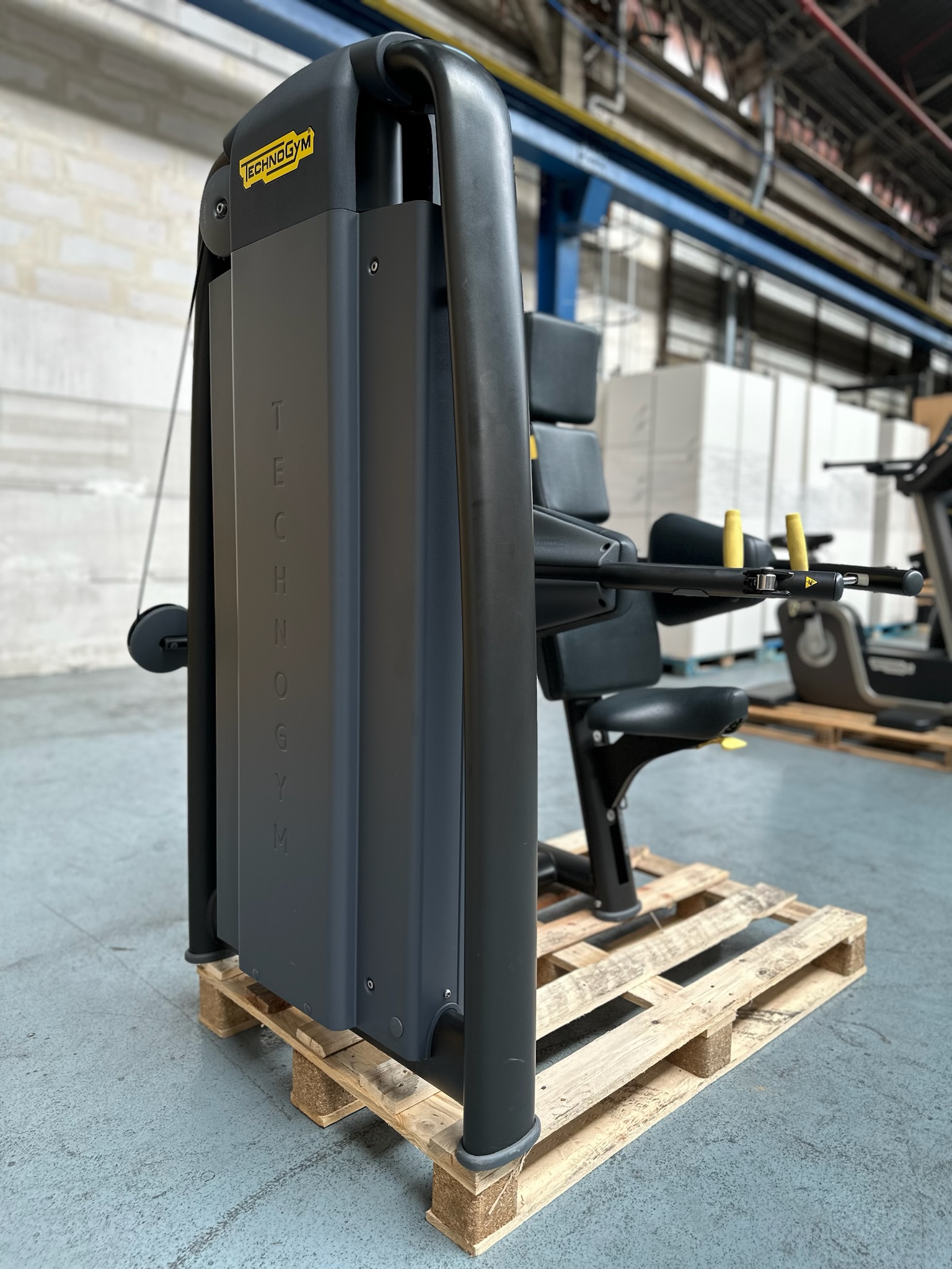 Delts Machine Technogym ML93 Selection 900 Meteor Black – Image 5