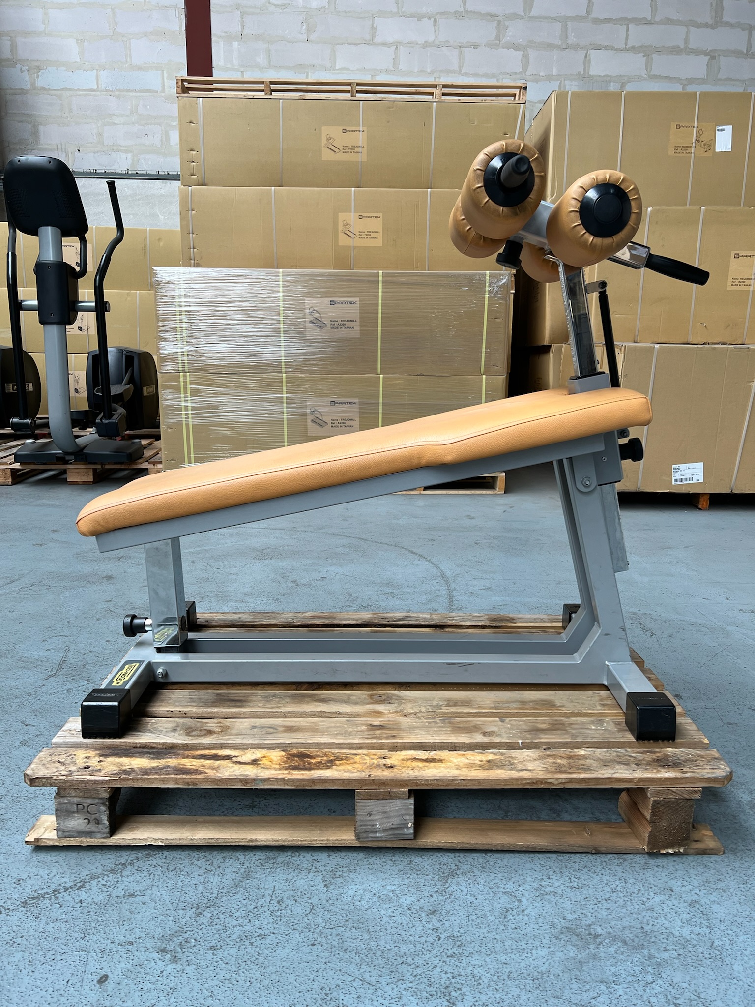 Crunch Bench P015 Isotonic Technogym – Image 2