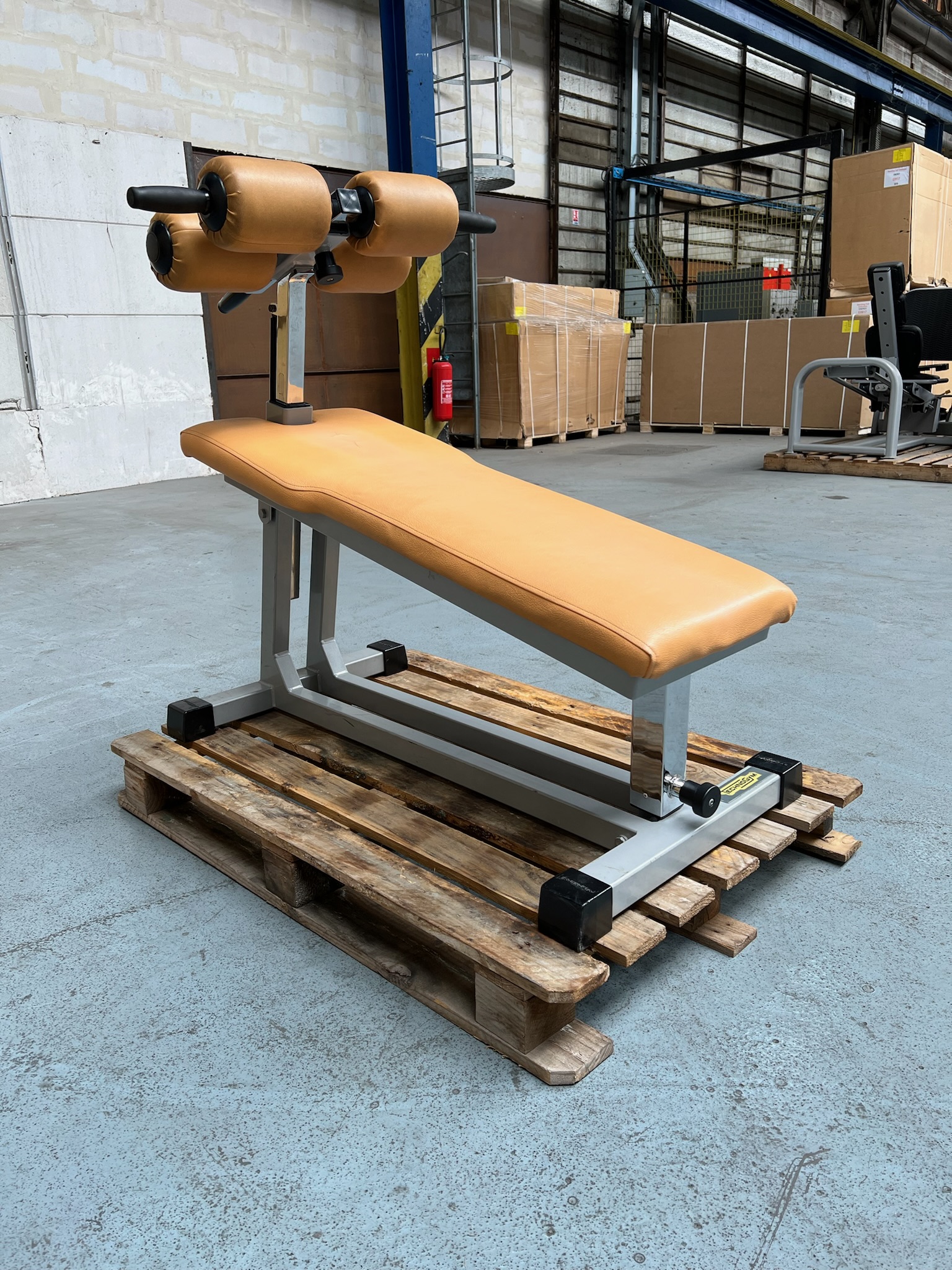 Crunch Bench P015 Isotonic Technogym – Image 5