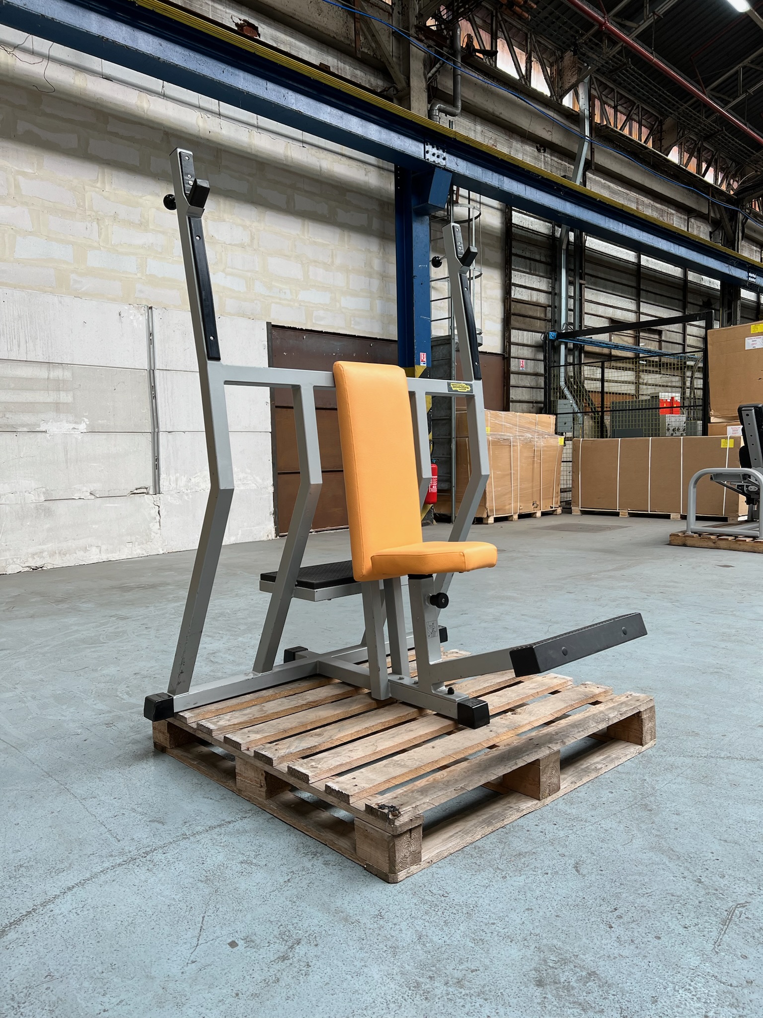 Vertical Bench P022 Isotonic Technogym – Image 2