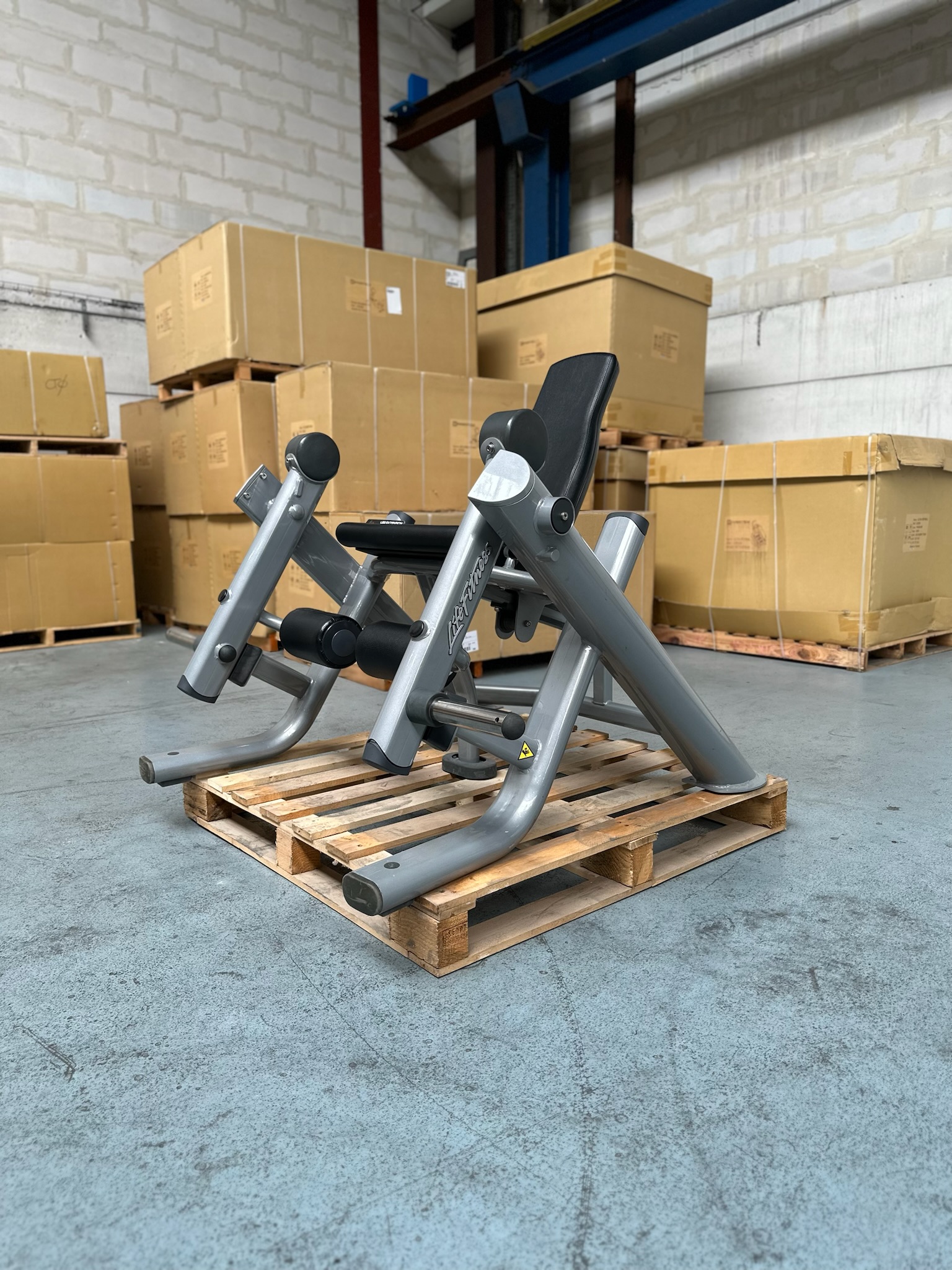 Plate Loaded Leg Extension Life Fitness Signature Series