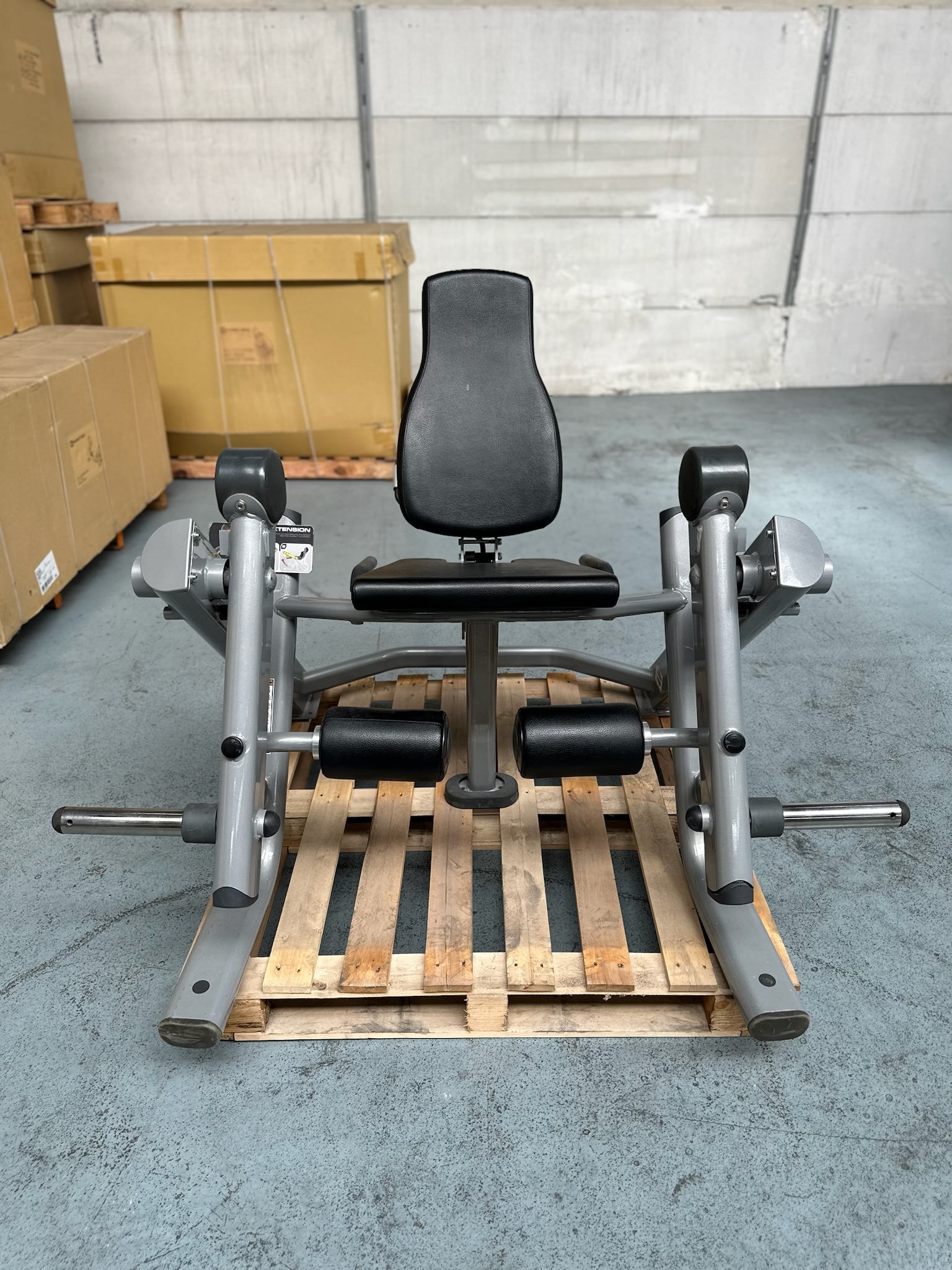 Plate Loaded Leg Extension Life Fitness Signature Series – Image 3