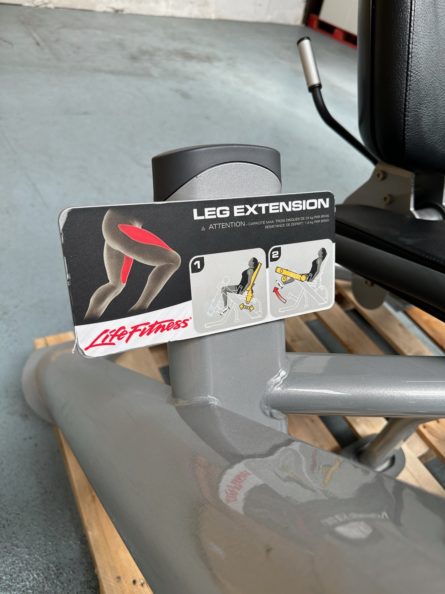 Plate Loaded Leg Extension Life Fitness Signature Series – Image 5