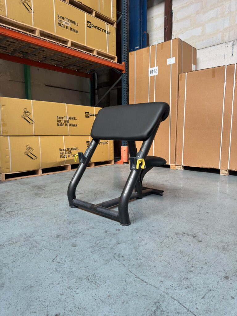 Preacher Curl Bench PA06 Technogym